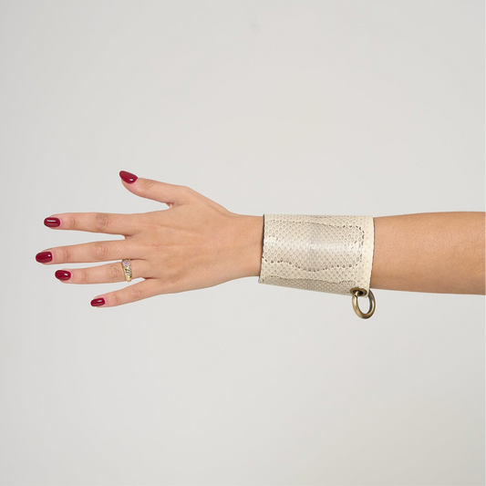 RING Leather cuff - removable ring / White