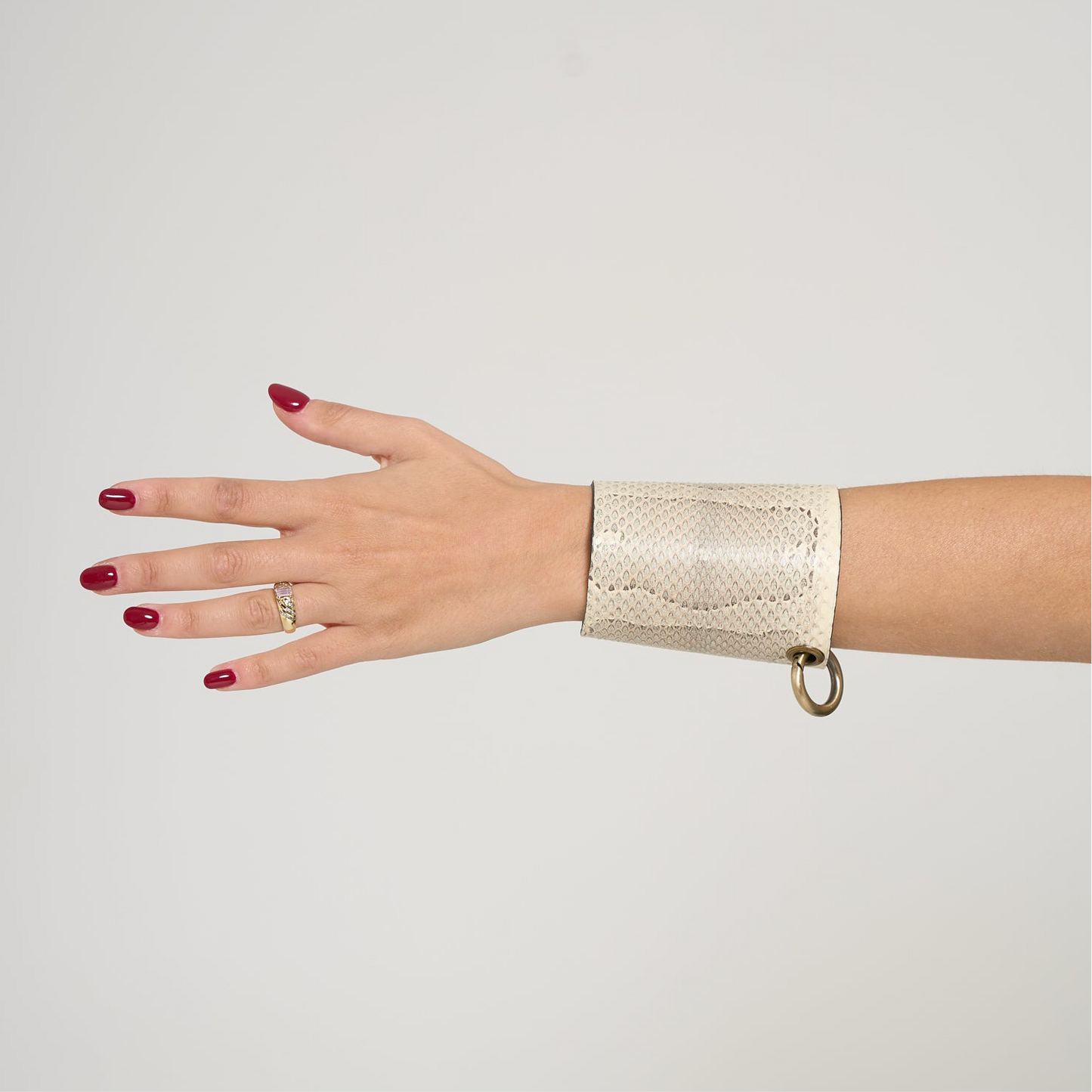 RING Leather cuff - removable ring / White